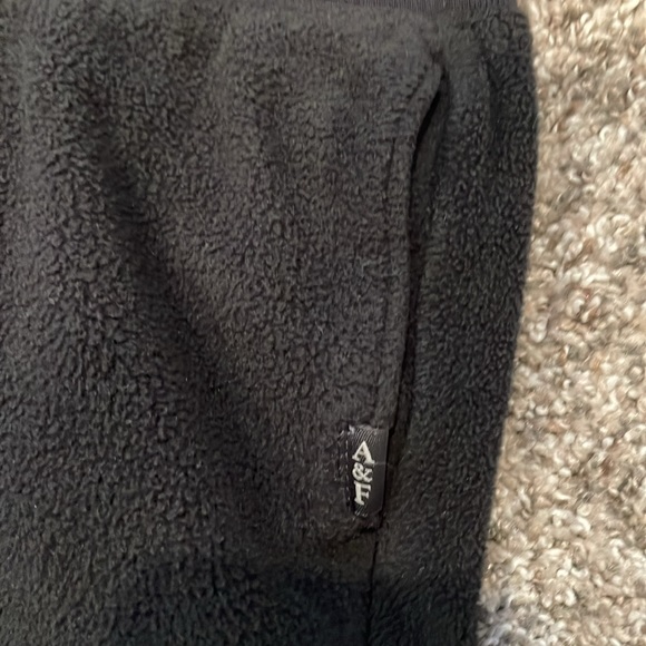 Abercombie Kids Fleece Sweatpants.  Size 7/8. - Picture 2 of 4